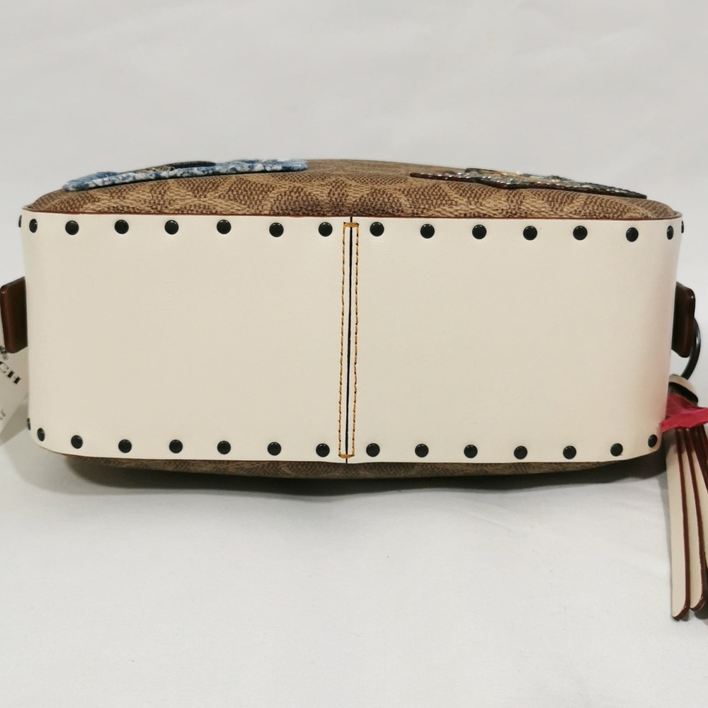 Coach Camera Bag In Signature Canvas With Rivets - Picture 6 of 6